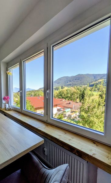 Lichtdurchflutete 3,5-Zimmer Wohnung mit Bergpanorama - Privatverkauf